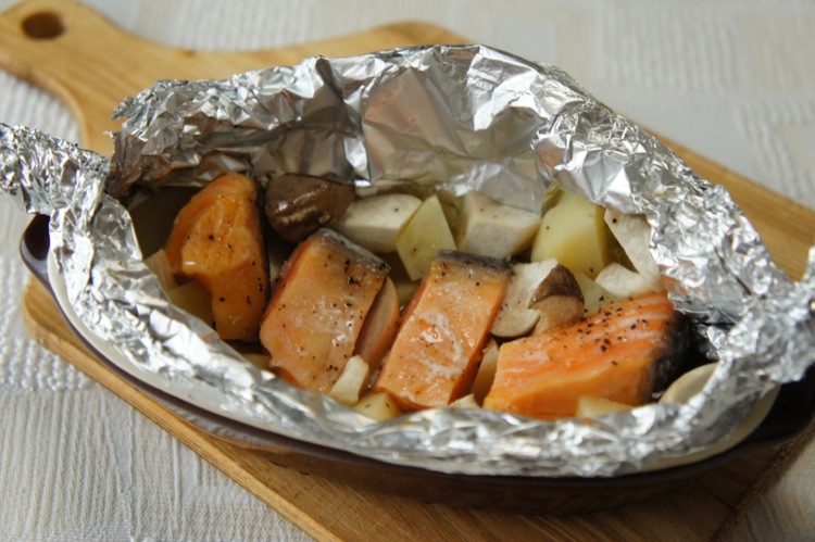 鮭とゴロゴロ野菜のホイル焼き