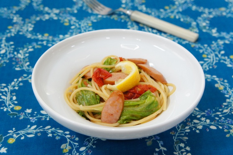 しっかり食べて夏バテ予防！ソーセージとレモンのパスタ