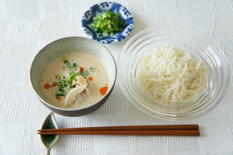 ピリ辛豆乳胡麻ダレうどん