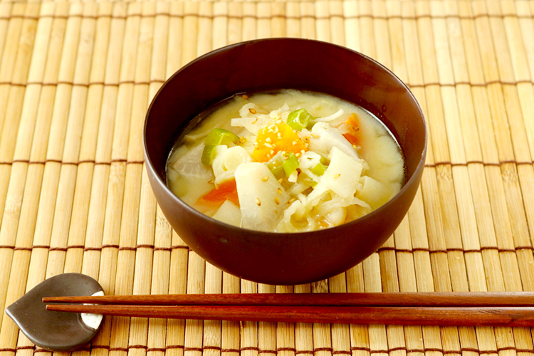 切干大根と根菜の白味噌汁