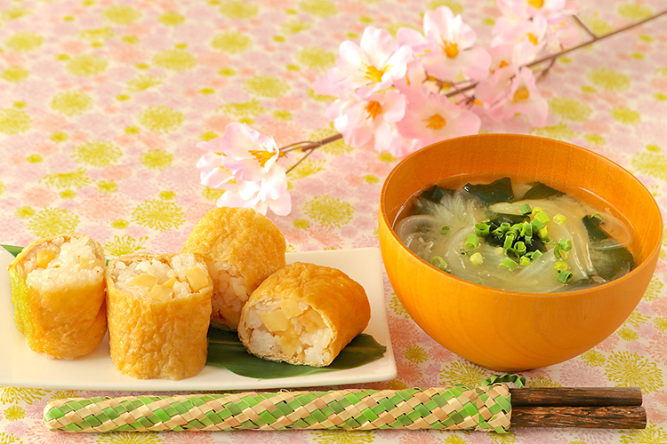 筍ロールいなり×新玉ねぎとわかめの味噌汁