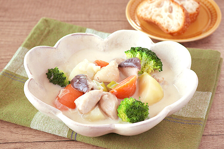 鶏肉と冬野菜の味噌クリームシチュー