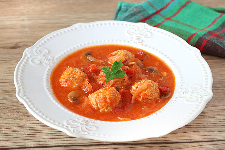 野菜入り柔らか鶏団子のトマトミルク煮