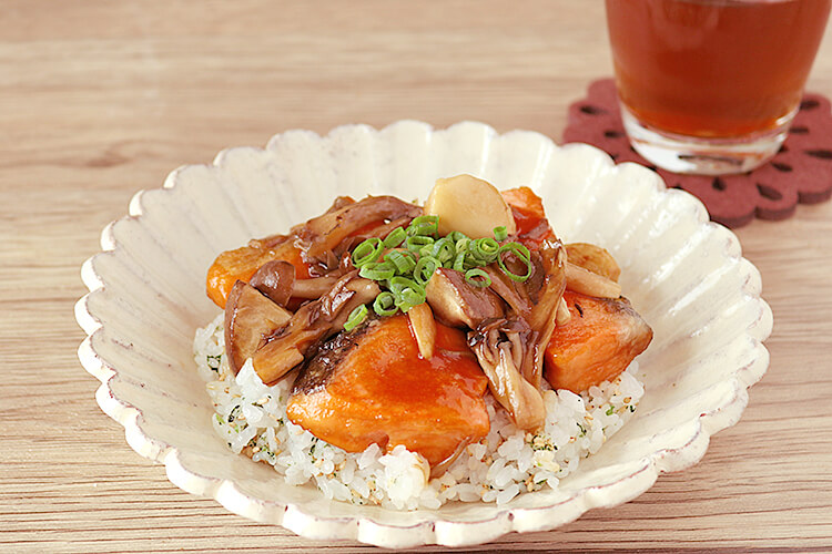 鮭と3種のきのこの甘辛丼
